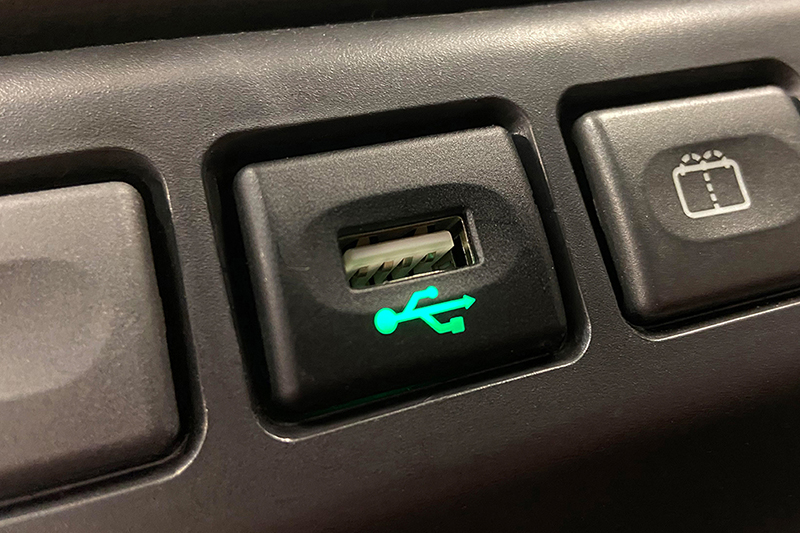 TOMA USB LAND ROVER