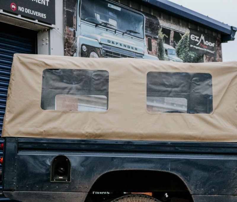 TOLDO COMPLETO CON VENTANA TRASERA